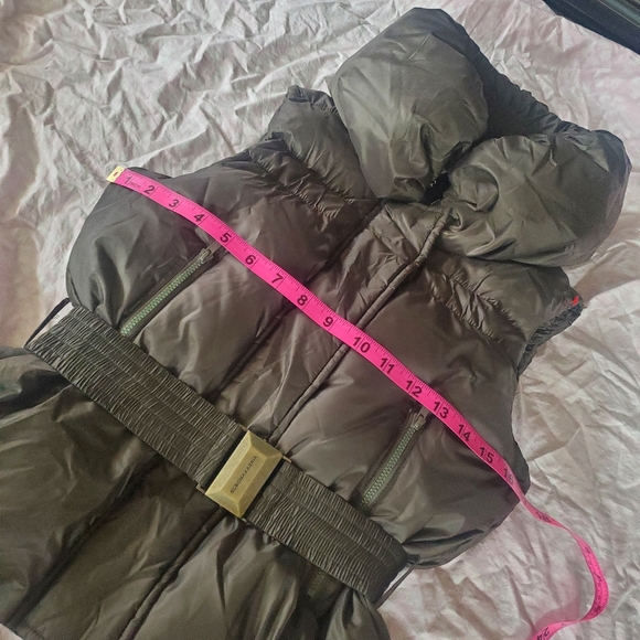 Vest - Picture 4 of 15